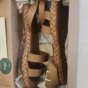 Kaanas Terrazas Double Band Flat Form Sandals. Carmal Brown. NWT. Size 9